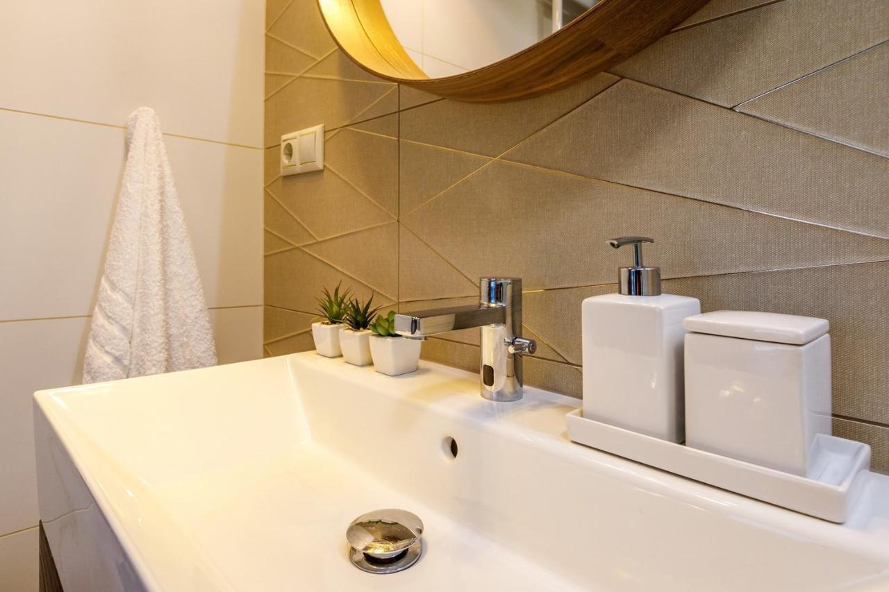 Royal Cafe Apartman Кестхей Экстерьер фото