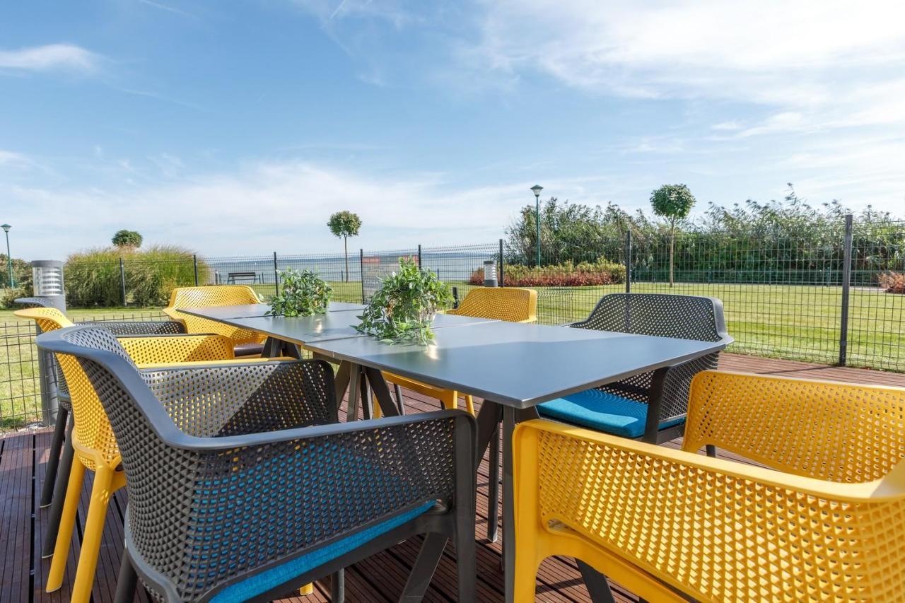 Royal Cafe Apartman Кестхей Экстерьер фото