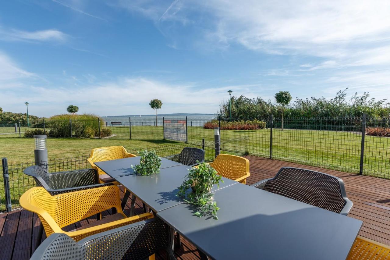 Royal Cafe Apartman Кестхей Экстерьер фото
