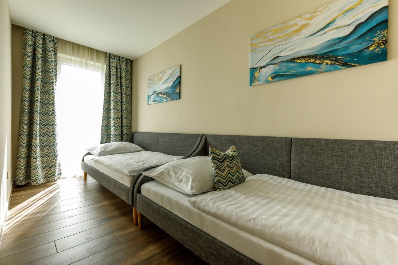 Royal Cafe Apartman Кестхей Экстерьер фото
