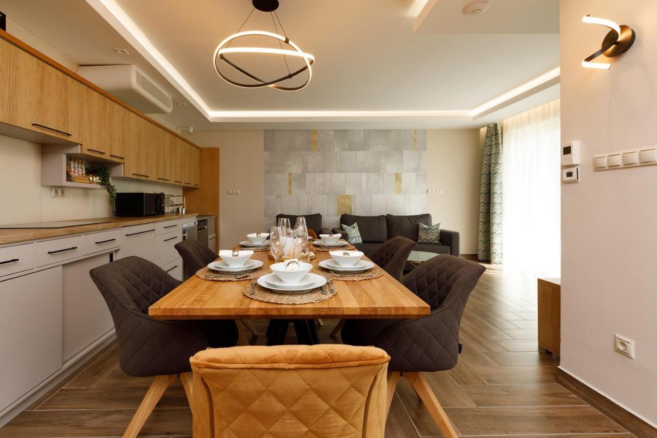 Royal Cafe Apartman Кестхей Экстерьер фото