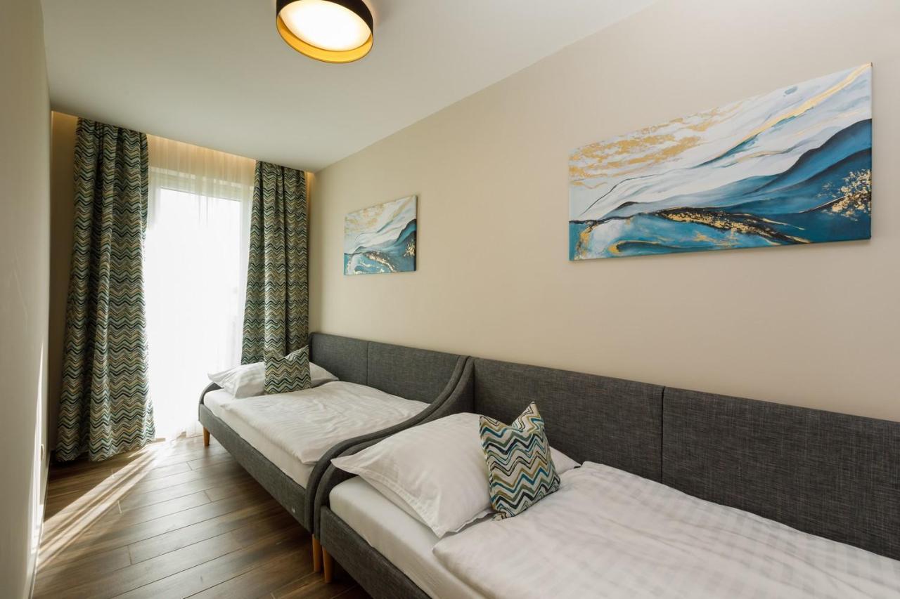 Royal Cafe Apartman Кестхей Экстерьер фото
