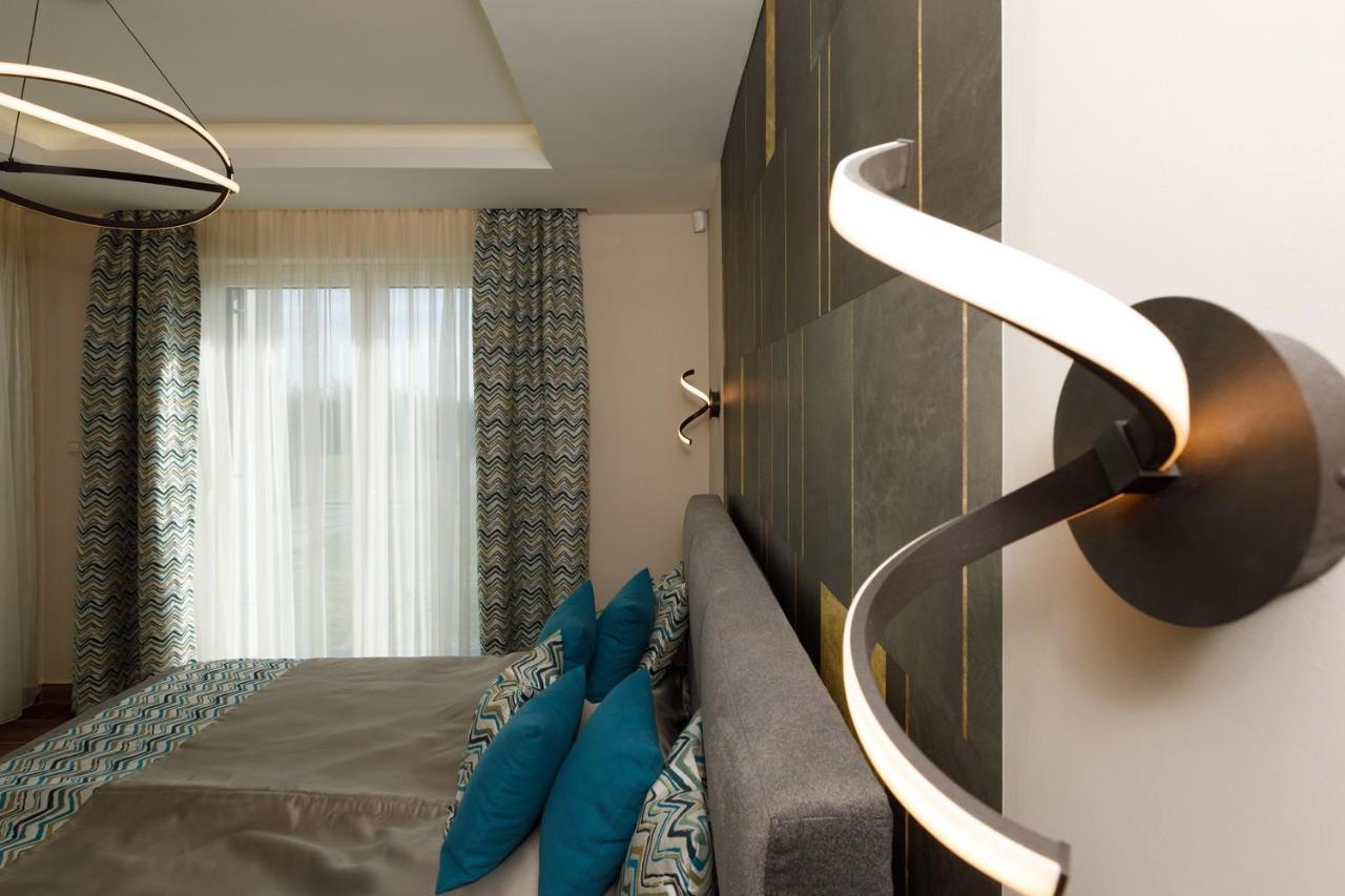 Royal Cafe Apartman Кестхей Экстерьер фото