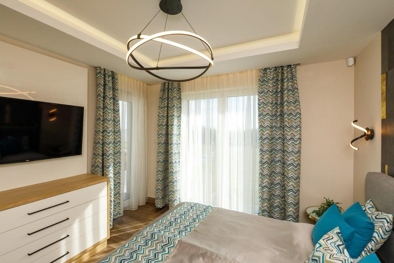 Royal Cafe Apartman Кестхей Экстерьер фото