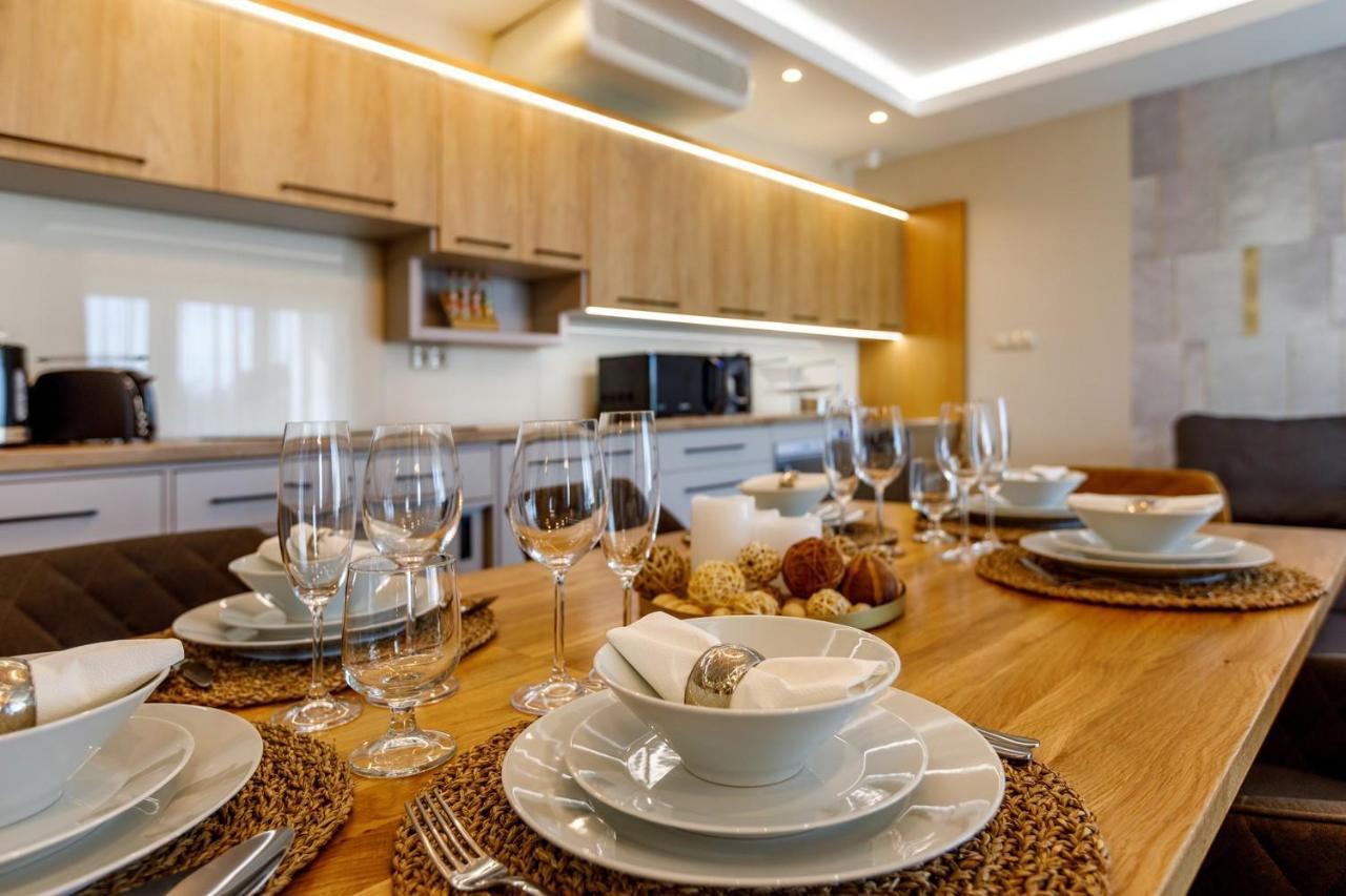 Royal Cafe Apartman Кестхей Экстерьер фото