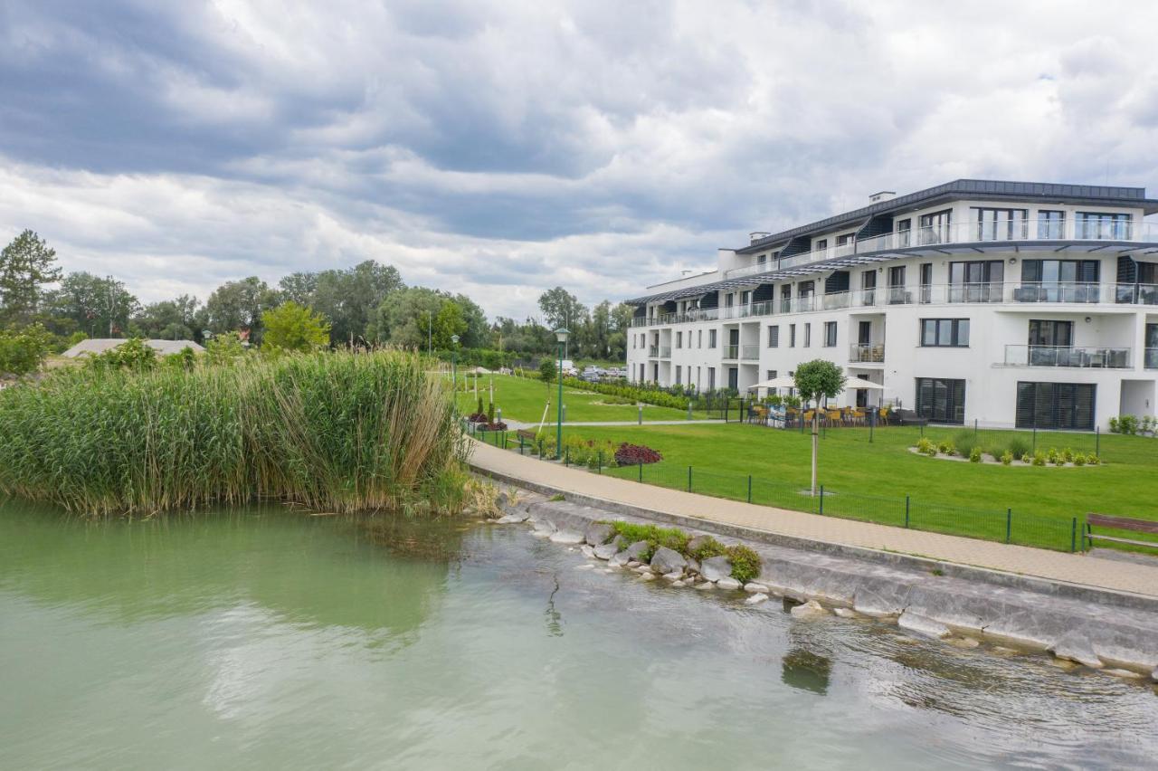 Royal Cafe Apartman Кестхей Экстерьер фото